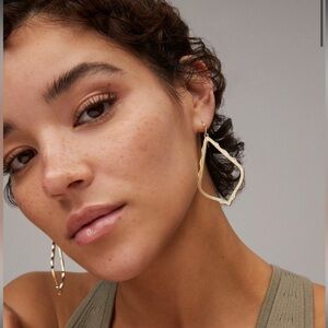 Kendra Scott Sophee Textured Gold Drop Earrings New with Tag